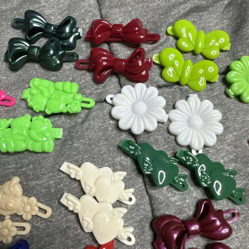 Lot Vintage Plastic Barrettes Hair Clips Hearts Flowers Bows Stars Animals